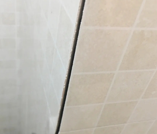 四会瓷砖空鼓维修公司分享阳台瓷砖脱落的修复过程可以分为以下几个步骤